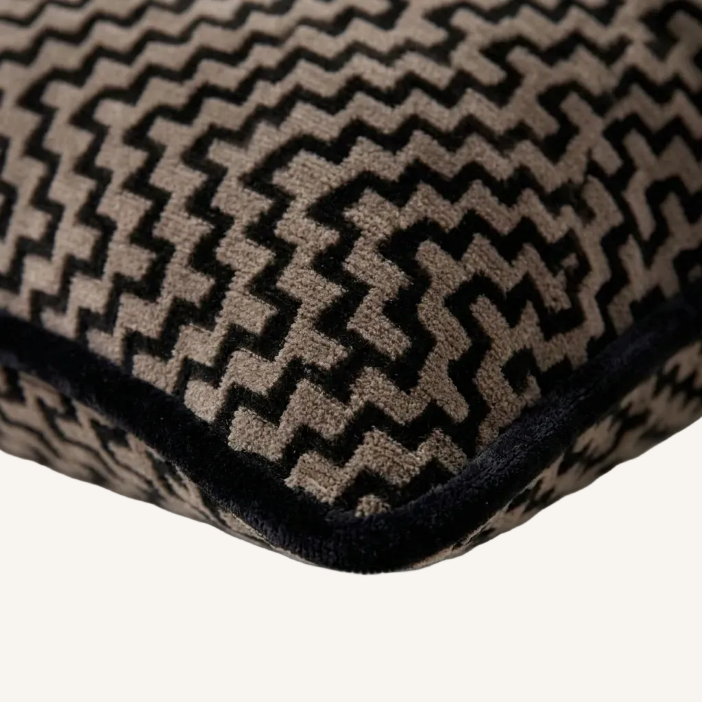 CUSHION No.18